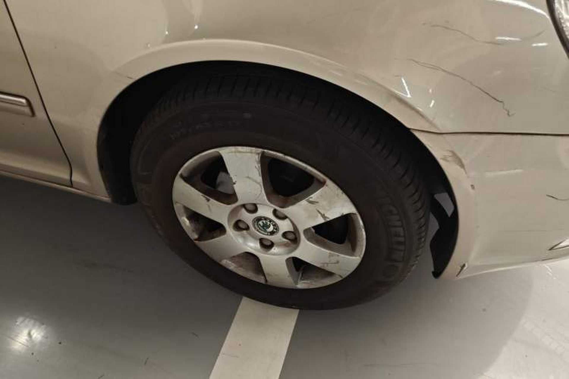 Used Skoda Octavia 2012 1.6L Manual Yijun Edition Right Front Wheel Hub