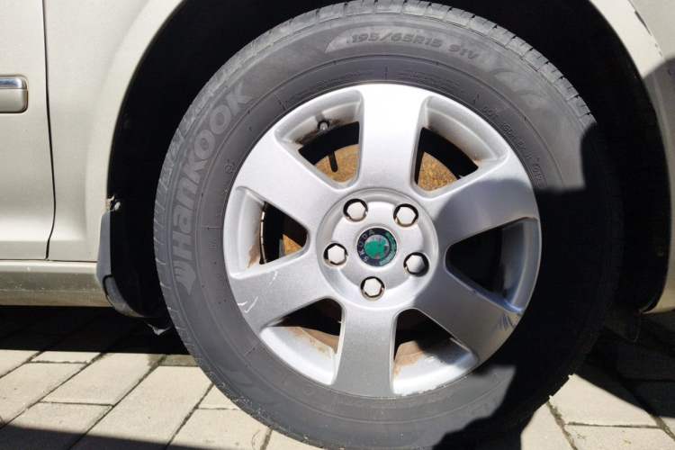 Used Skoda Octavia 2012 1.6L Automatic Yijun Edition Right Front Wheel Hub