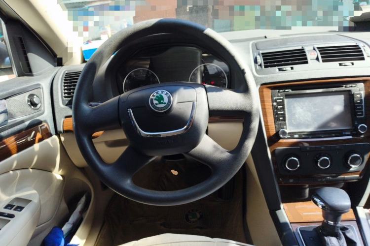 Used Skoda Octavia 2012 1.6L Automatic Yijun Edition Steering Wheel
