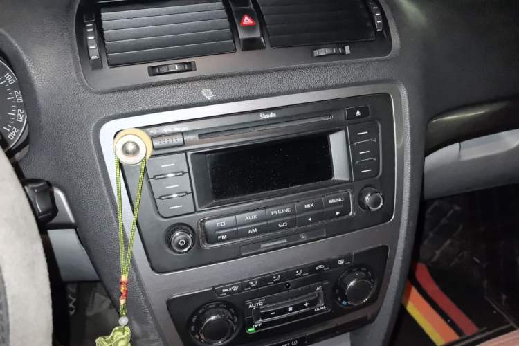 Used Skoda Octavia 2012 1.4TSI DSG Yijun Edition Audio And AC Panel