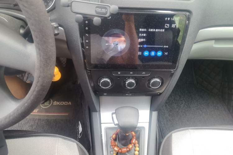 Used Skoda Octavia 2012 2.0L Automatic Yijie Version Audio And AC Panel