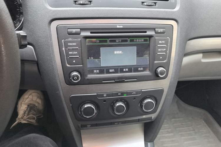 Used Skoda Octavia 2012 1.6L Manual Yijun Edition Audio And AC Panel