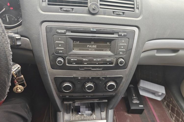 Used Skoda Octavia 2012 1.6L Manual Yijie Edition Audio And AC Panel