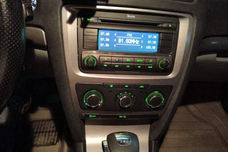 Used Skoda Octavia 2012 1.4TSI DSG Yijun Edition Audio And AC Panel