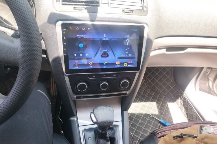 Used Skoda Octavia 2012 1.6L Automatic Yijie Edition Audio And AC Panel