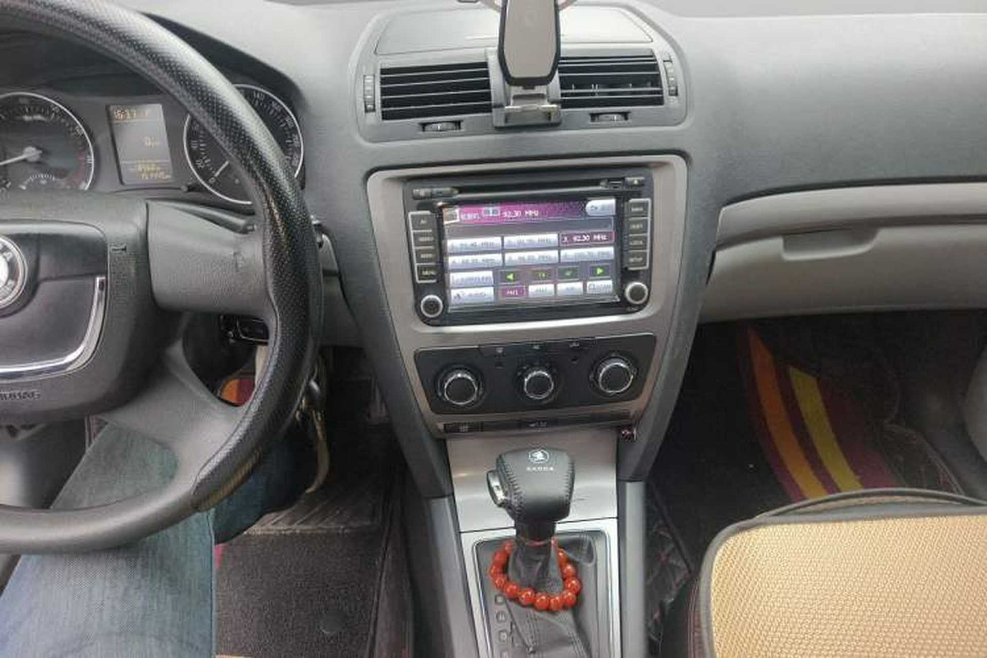 Used Skoda Octavia 2012 1.6L Automatic Yijie Edition Audio And AC Panel