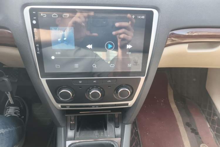 Used Skoda Octavia 2012 1.6L Manual Yijun Edition Audio And AC Panel