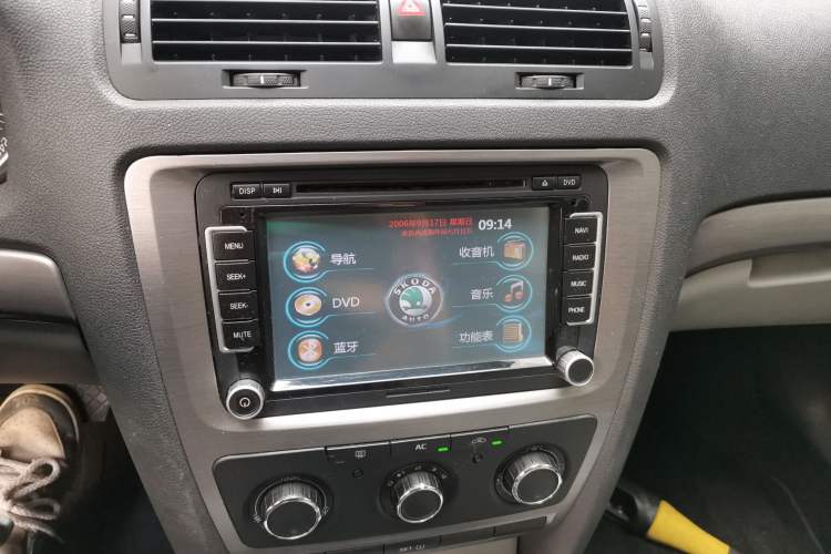 Used Skoda Octavia 2012 2.0L Automatic Yijie Version Audio And AC Panel