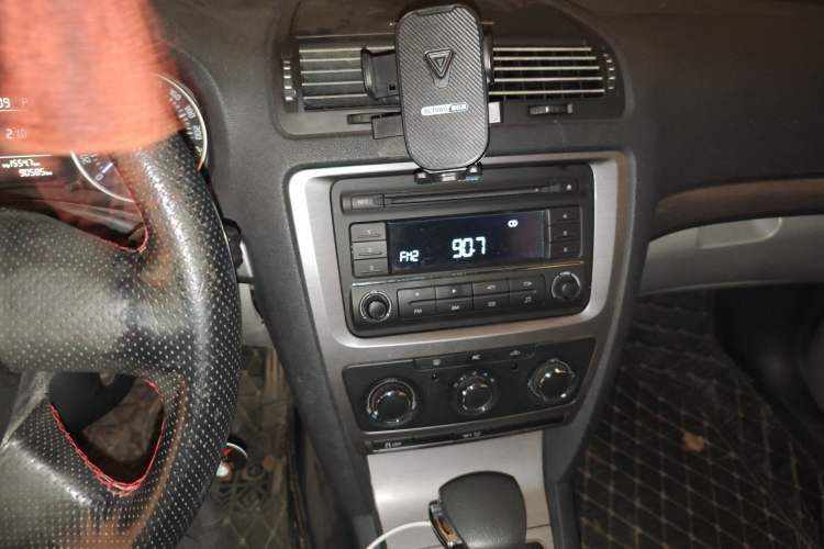 Used Skoda Octavia 2012 1.6L Automatic Yijie Edition Audio And AC Panel