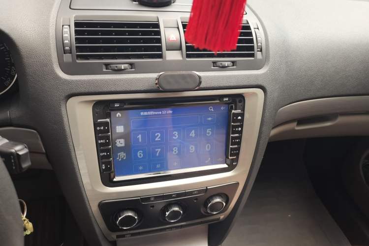 Used Skoda Octavia 2012 2.0L Automatic Yijie Version Audio And AC Panel