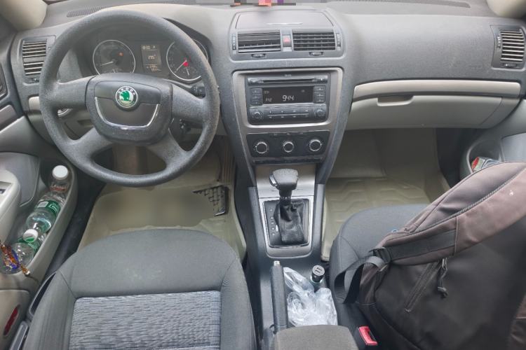 Used Skoda Octavia 2012 1.6L Automatic Yijie Edition Center Console