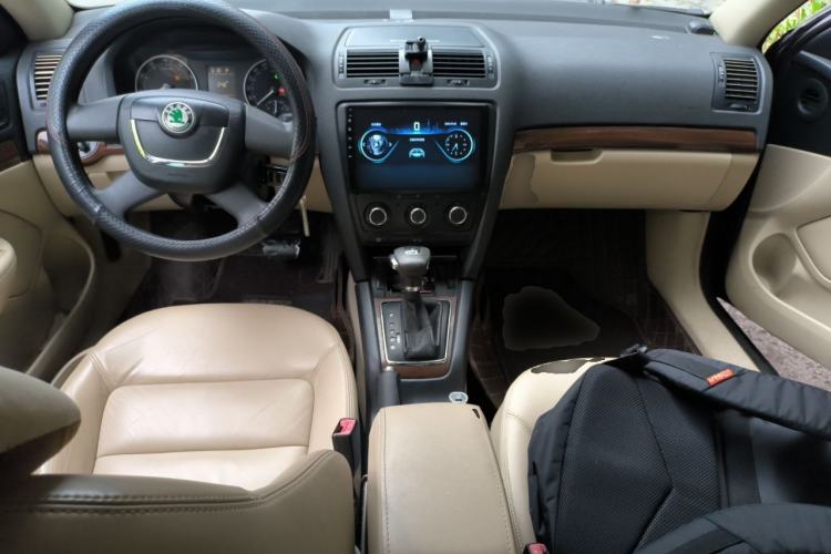 Used Skoda Octavia 2012 1.4TSI DSG Yijun Edition Center Console