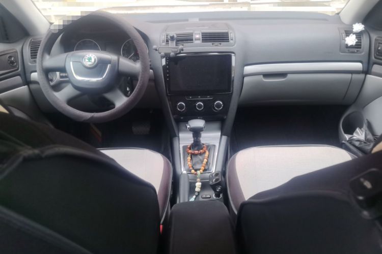Used Skoda Octavia 2012 2.0L Automatic Yijie Version Center Console
