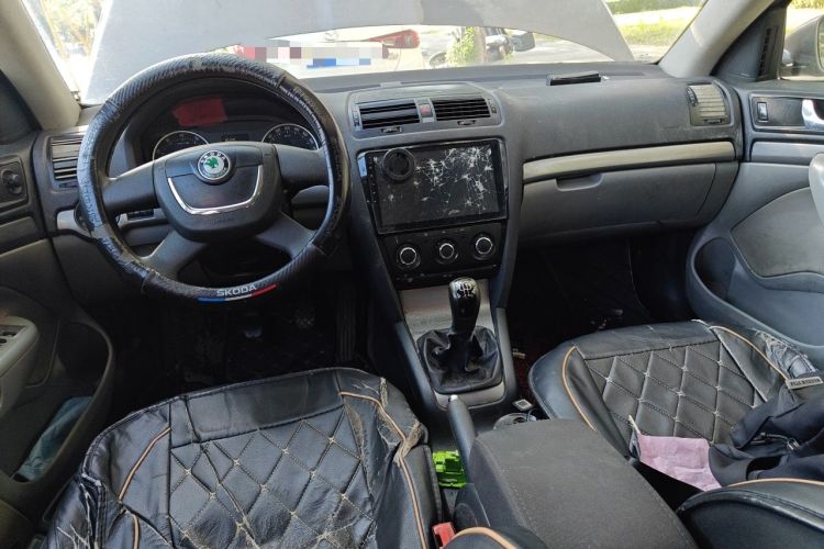 Used Skoda Octavia 2012 1.6L Manual Yijie Edition Center Console
