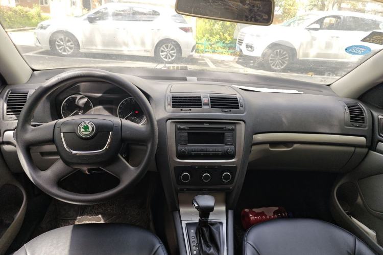 Used Skoda Octavia 2012 1.6L Automatic Yijie Edition Center Console