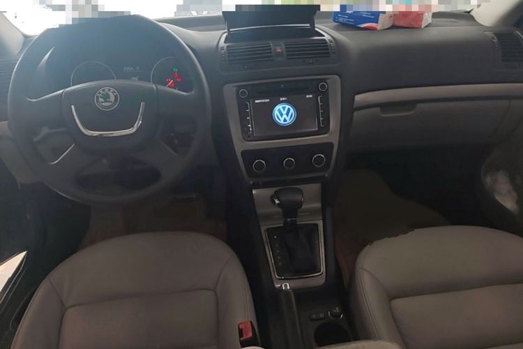 Used Skoda Octavia 2012 1.6L Automatic Yijie Edition Center Console