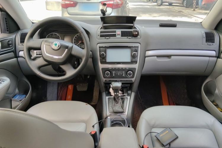 Used Skoda Octavia 2012 1.4TSI DSG Yijun Edition Center Console