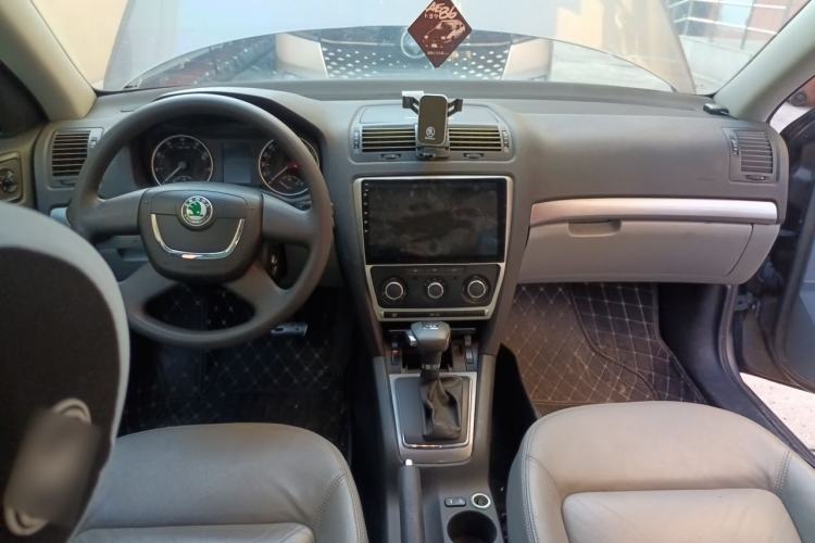 Used Skoda Octavia 2012 1.4TSI DSG Yijun Edition Center Console