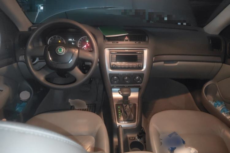 Used Skoda Octavia 2012 1.6L Automatic Yijie Edition Center Console