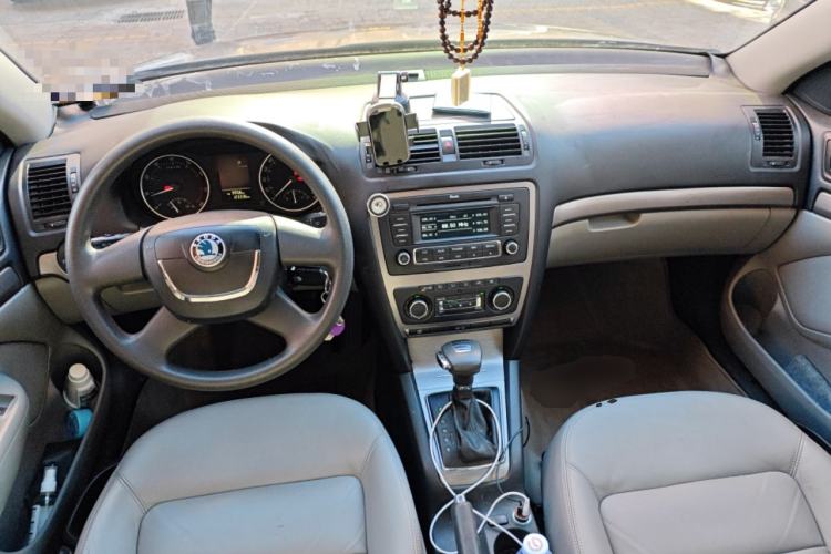 Used Skoda Octavia 2012 1.6L Automatic Yijun Edition Center Console