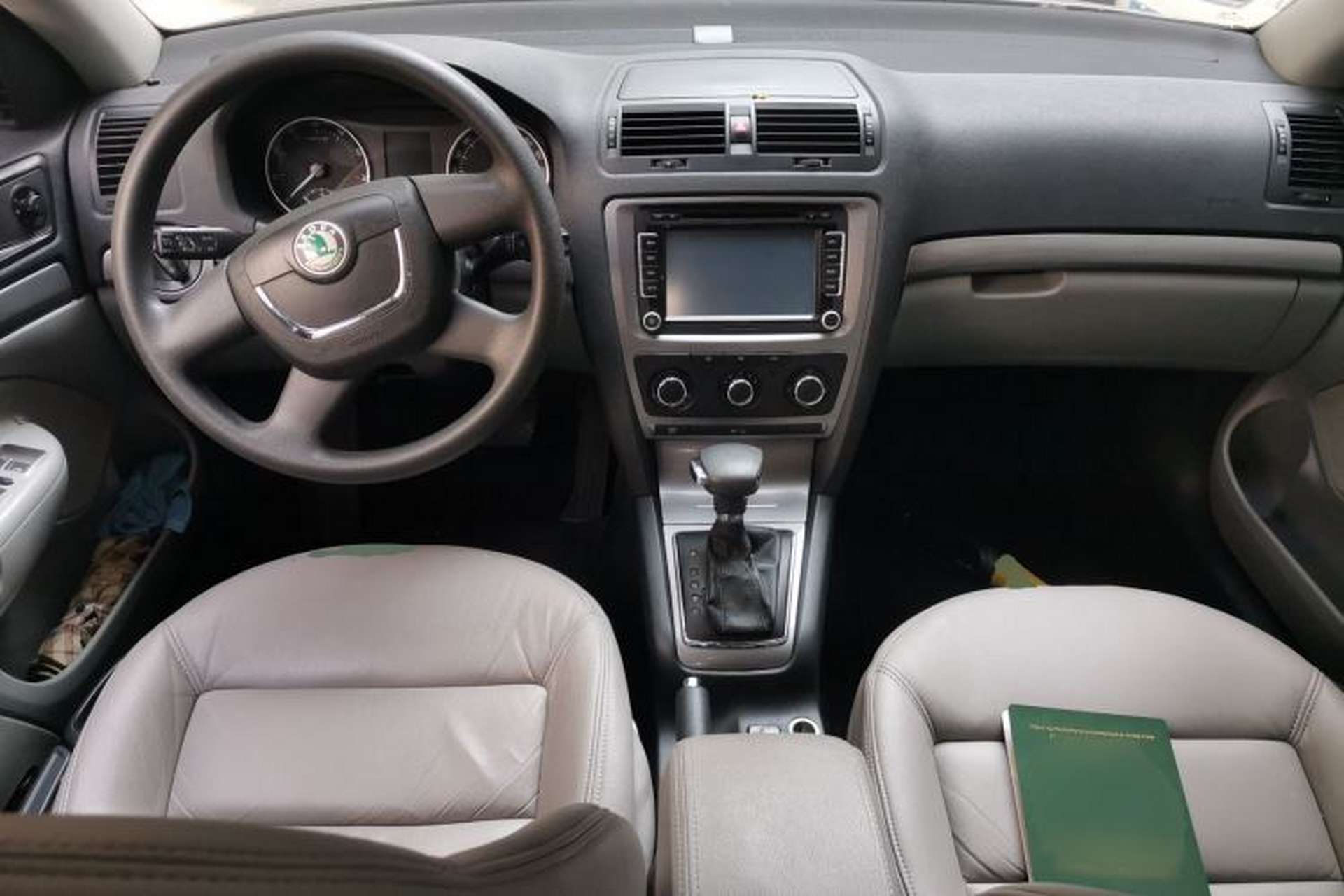 Used Skoda Octavia 2012 2.0L Automatic Yijie Version Center Console