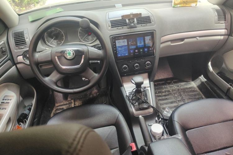 Used Skoda Octavia 2012 1.6L Automatic Yijie Edition Center Console