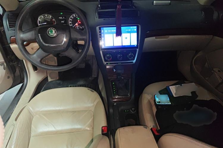 Used Skoda Octavia 2012 1.6L Automatic Yijun Edition Center Console