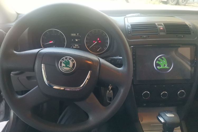 Used Skoda Octavia 2012 1.6L Automatic Yijie Edition Center Console