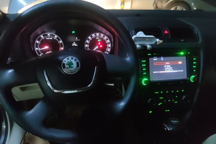 Used Skoda Octavia 2012 1.6L Automatic Yijun Edition Center Console