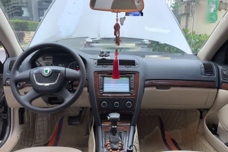 Used Skoda Octavia 2012 1.6L Automatic Yijun Edition Center Console