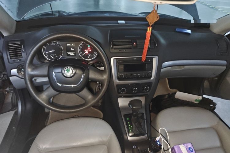Used Skoda Octavia 2012 1.6L Automatic Yijun Edition Center Console