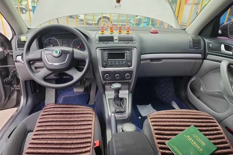 Used Skoda Octavia 2012 2.0L Automatic Yijie Version Center Console