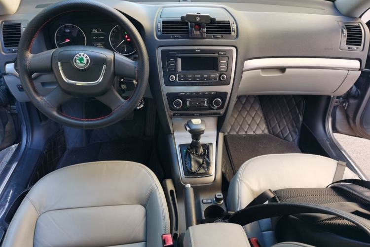 Used Skoda Octavia 2012 1.4TSI DSG Yijun Edition Center Console