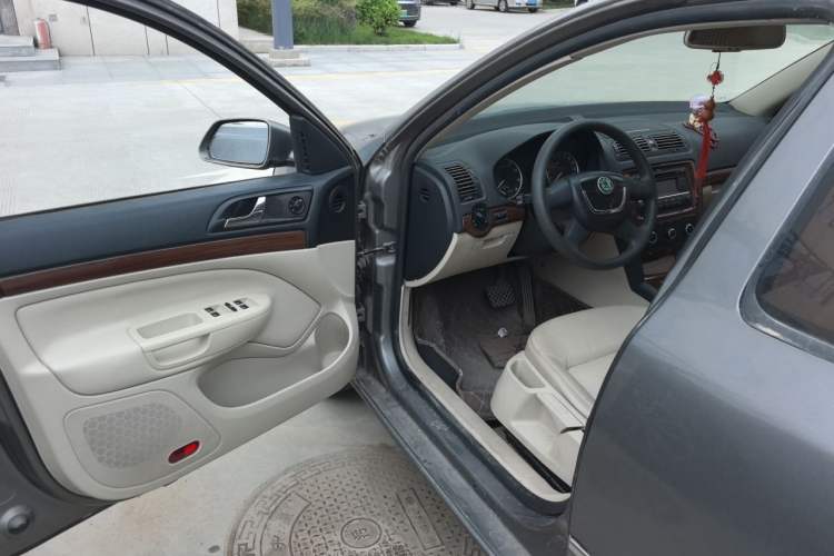 Used Skoda Octavia 2012 1.6L Automatic Yijun Edition Driver Seat