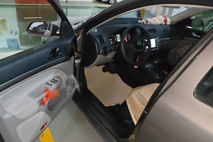 Used Skoda Octavia 2012 1.6L Automatic Yijie Edition Driver Seat