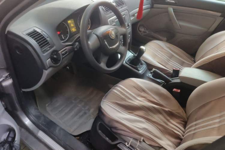 Used Skoda Octavia 2012 1.6L Manual Yijun Edition Driver Seat