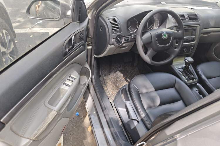 Used Skoda Octavia 2012 1.6L Automatic Yijie Edition Driver Seat