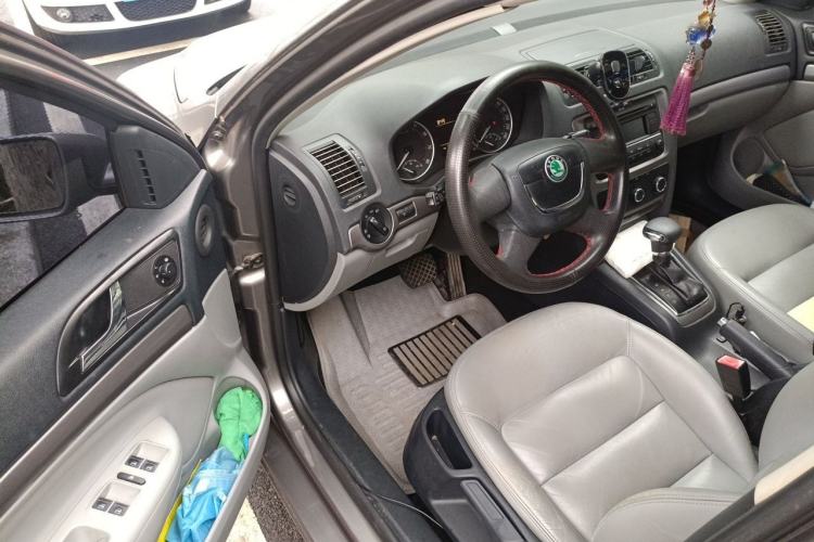 Used Skoda Octavia 2012 1.6L Automatic Yijun Edition Driver Seat