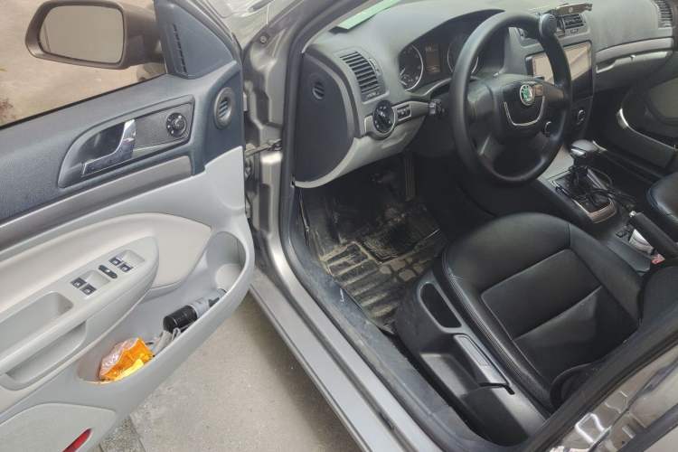 Used Skoda Octavia 2012 1.6L Automatic Yijie Edition Driver Seat