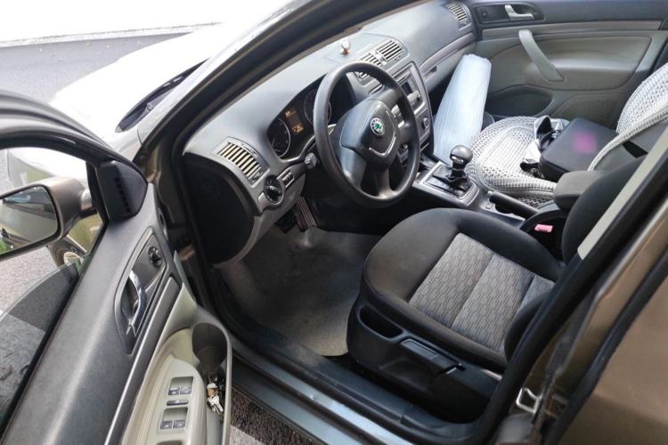 Used Skoda Octavia 2012 1.6L Automatic Yijie Edition Driver Seat