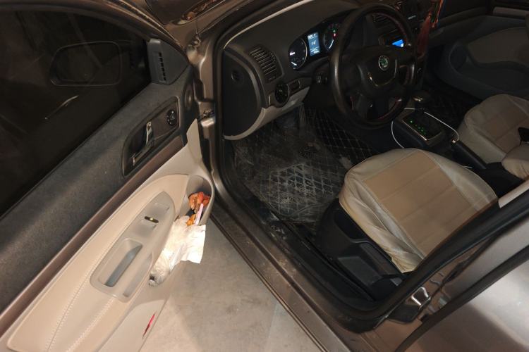 Used Skoda Octavia 2012 1.6L Automatic Yijie Edition Driver Seat
