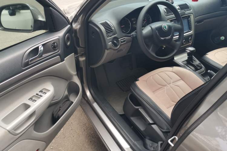 Used Skoda Octavia 2012 2.0L Automatic Yijie Version Driver Seat