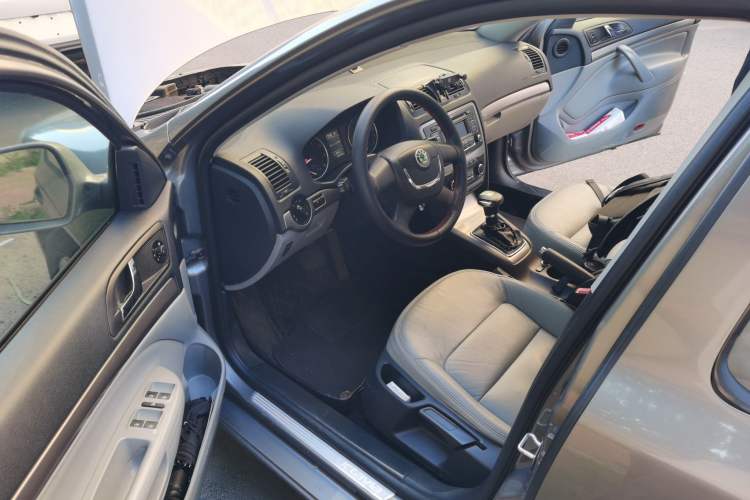 Used Skoda Octavia 2012 1.4TSI DSG Yijun Edition Driver Seat