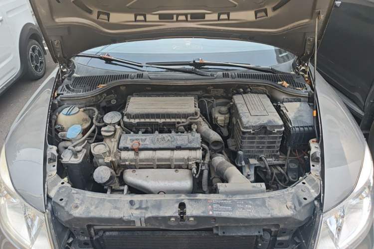 Used Skoda Octavia 2012 1.6L Automatic Yijie Edition Engine Bay