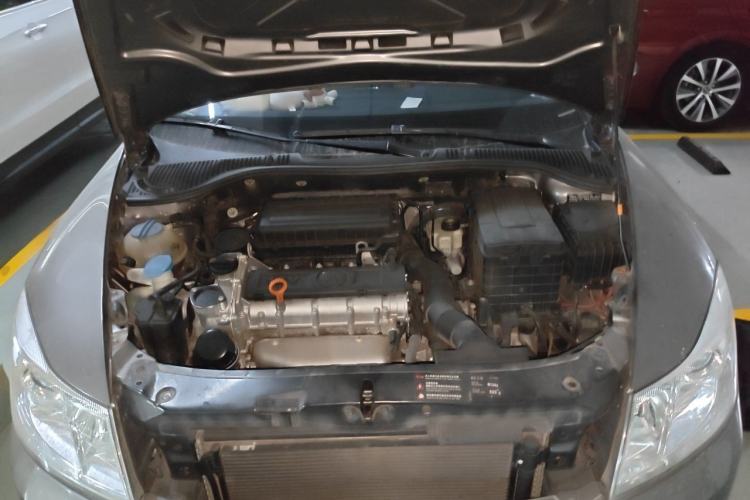 Used Skoda Octavia 2012 1.6L Automatic Yijie Edition Engine Bay