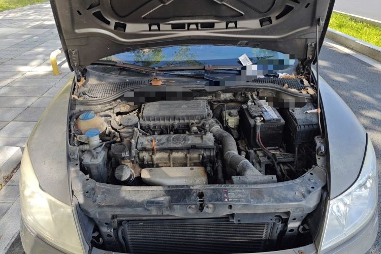 Used Skoda Octavia 2012 1.6L Manual Yijie Edition Engine Bay