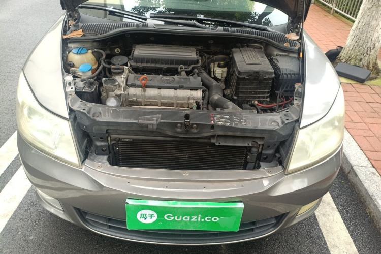 Used Skoda Octavia 2012 1.6L Automatic Yijun Edition Engine Bay