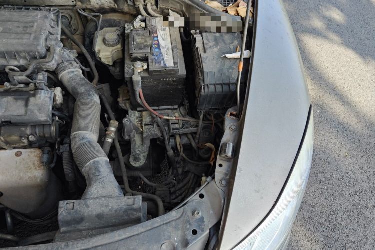 Used Skoda Octavia 2012 1.6L Manual Yijie Edition Engine Bay Left