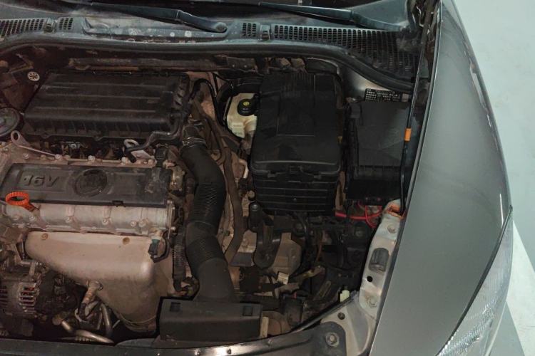 Used Skoda Octavia 2012 1.6L Automatic Yijun Edition Engine Bay Left