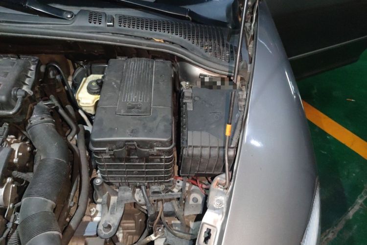 Used Skoda Octavia 2012 1.6L Automatic Yijun Edition Engine Bay Left